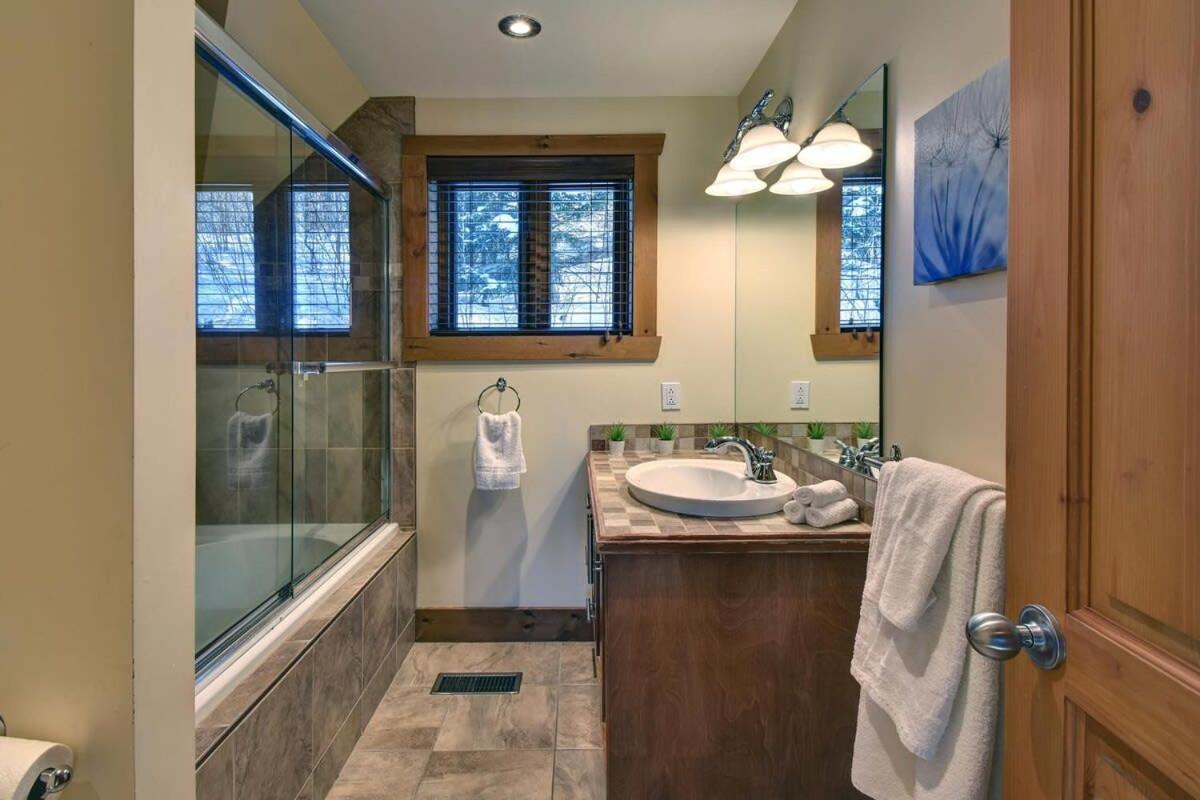 Chic Familiale, Relaxant Avec Spa En Montagnes Labelle Exterior foto
