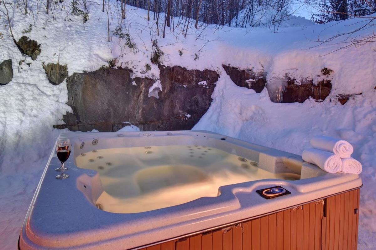 Chic Familiale, Relaxant Avec Spa En Montagnes Labelle Exterior foto